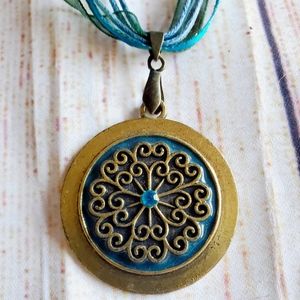 WOMEN'S TURQUOISE COLOR NECKLACE